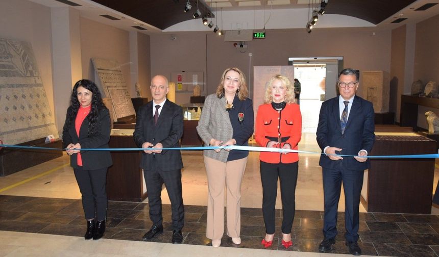 Eskişehirde Yaşamın İzinde Kadın Sergisi Açıldı