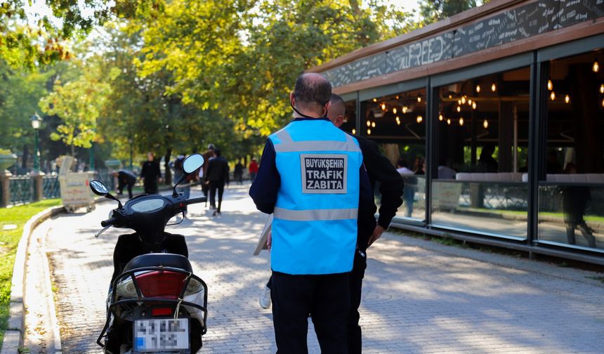 Eskişehir’de motosiklet ve scooter sürücülerine zabıta engeli: Cezalar yağdı!