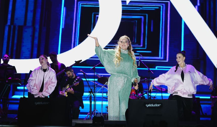 Demet Akalın Mardin Kültür Yolu Festivali Açılışına Damga Vurdu