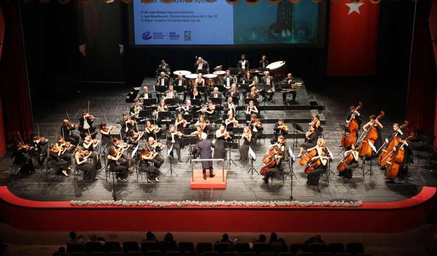 Eskişehir’de Klasik Müzik Rüzgârı: Gürer Aykal Yönetimindeki Büyükşehir Senfonisine Dev Alkış!