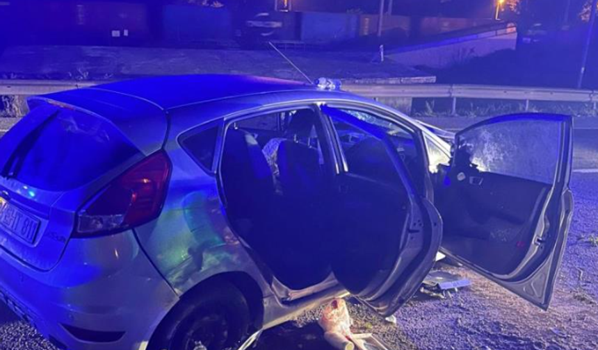 Bilecik'te Otomobil Bariyerlere Çarptı: Kazada 5 Kişi Yaralandı