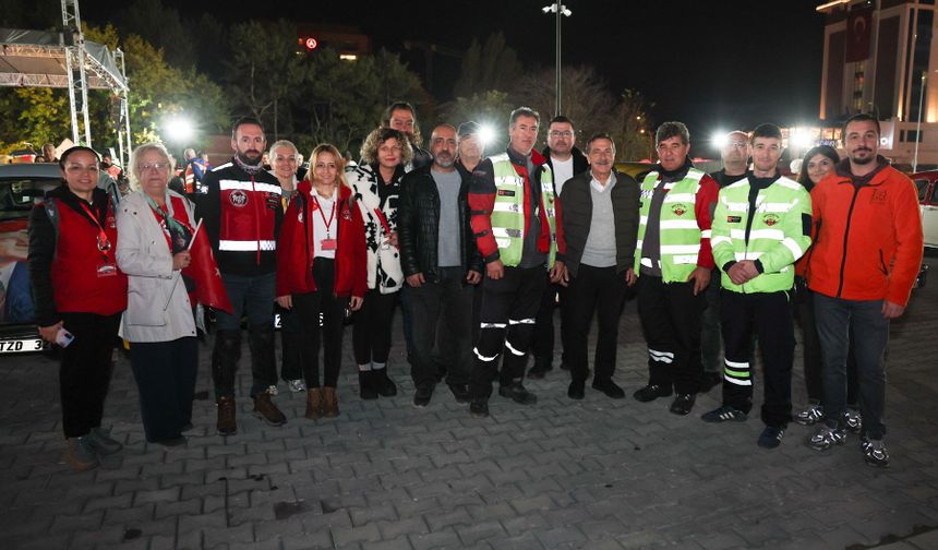Tepebaşı Sokaklarında Cumhuriyet Korteji