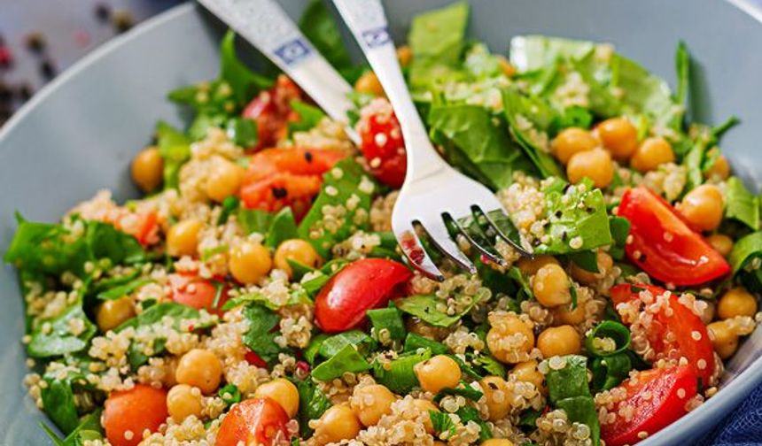 Uzun süre tok tutan salata tarifi: Hem hafif hem besleyici