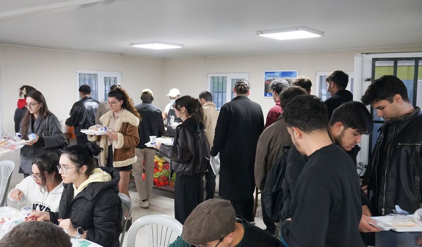 Tepebaşı Belediyesi'nden öğrencilere destek: 'Gel Beraber Olsun' yeni yerinde açıldı!