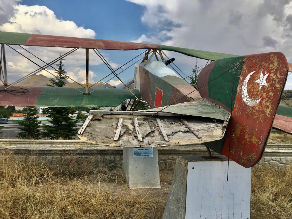 FOTO ALTI-Sivrihisar Anıt Uçak'ın içler acısı hali