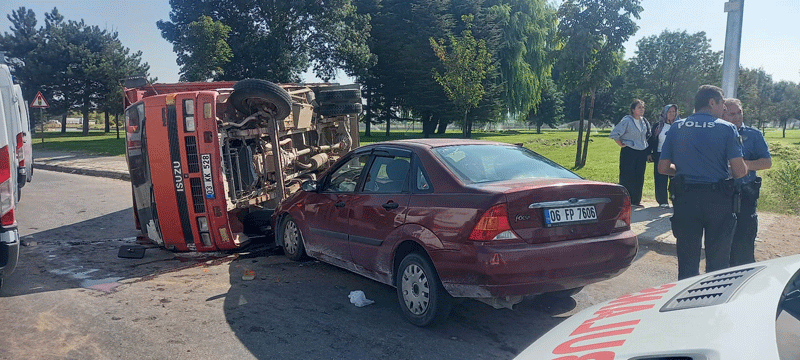 Otomobille kamyon çarpıştı: 6 yaralı