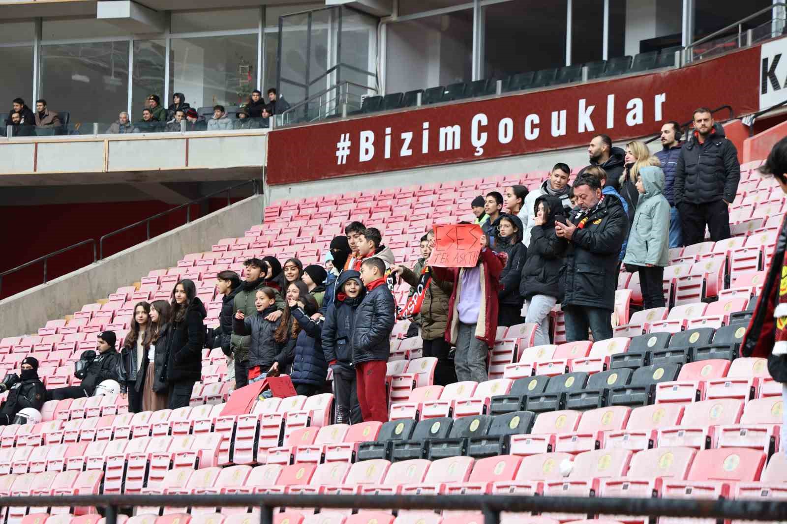 Hazırladığı Proje Sayesinde Yüzlerce Çocuğu Eskişehirspor Tribünleriyle Tanıştırdı1