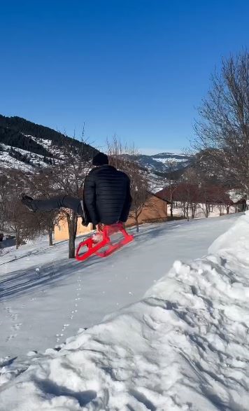 Kızakla Kayarken Kendini Havada Buldu2