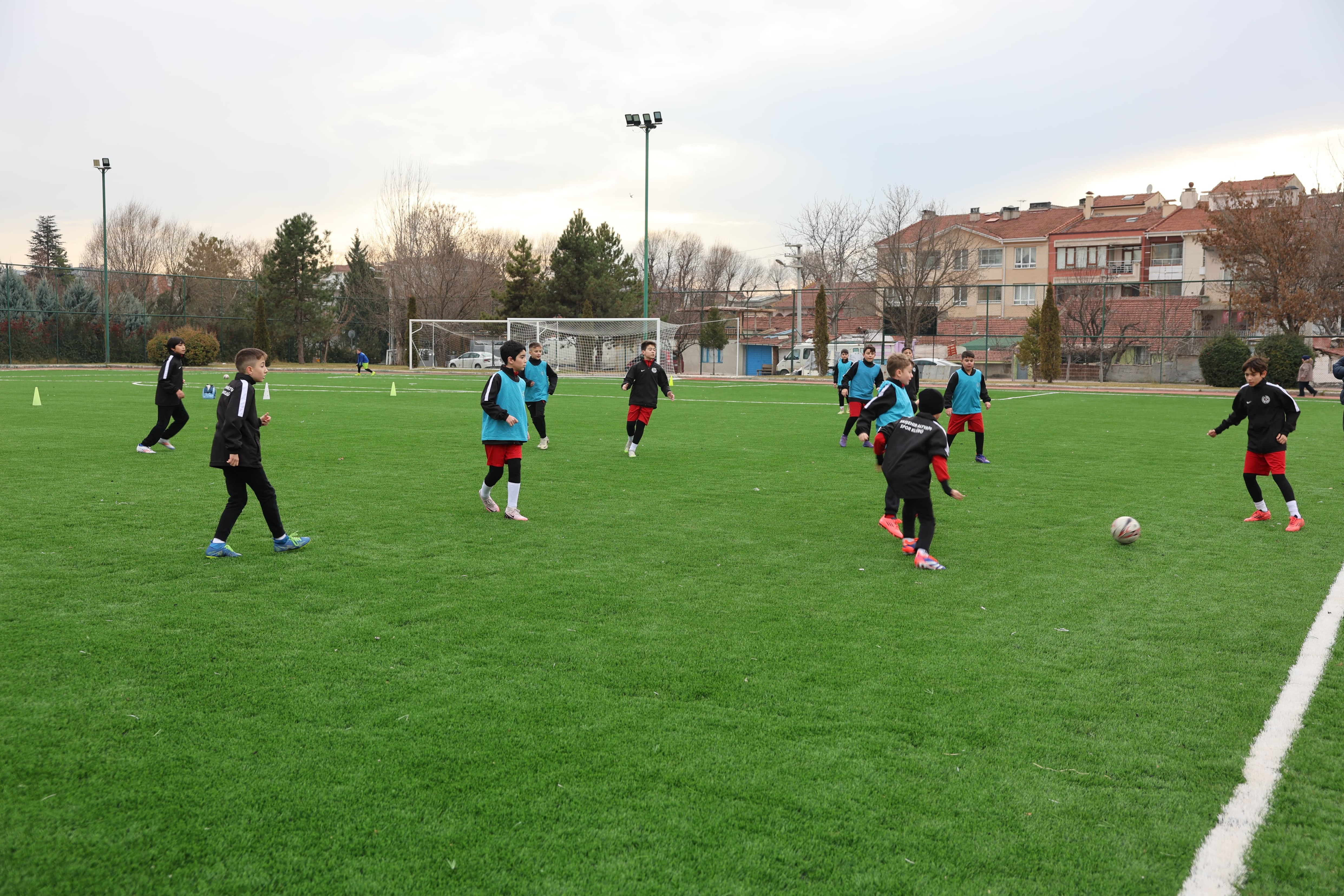 Şehri̇n Kalbi̇ Osmangazi̇ Spor Sahasinda Atiyor (2) (1)