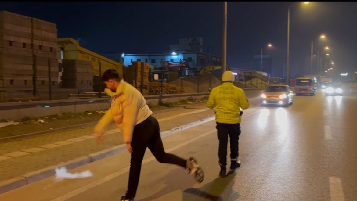 Alkolmetreyi Üflememek Için Ağlama Taklidi Yaptı (2)