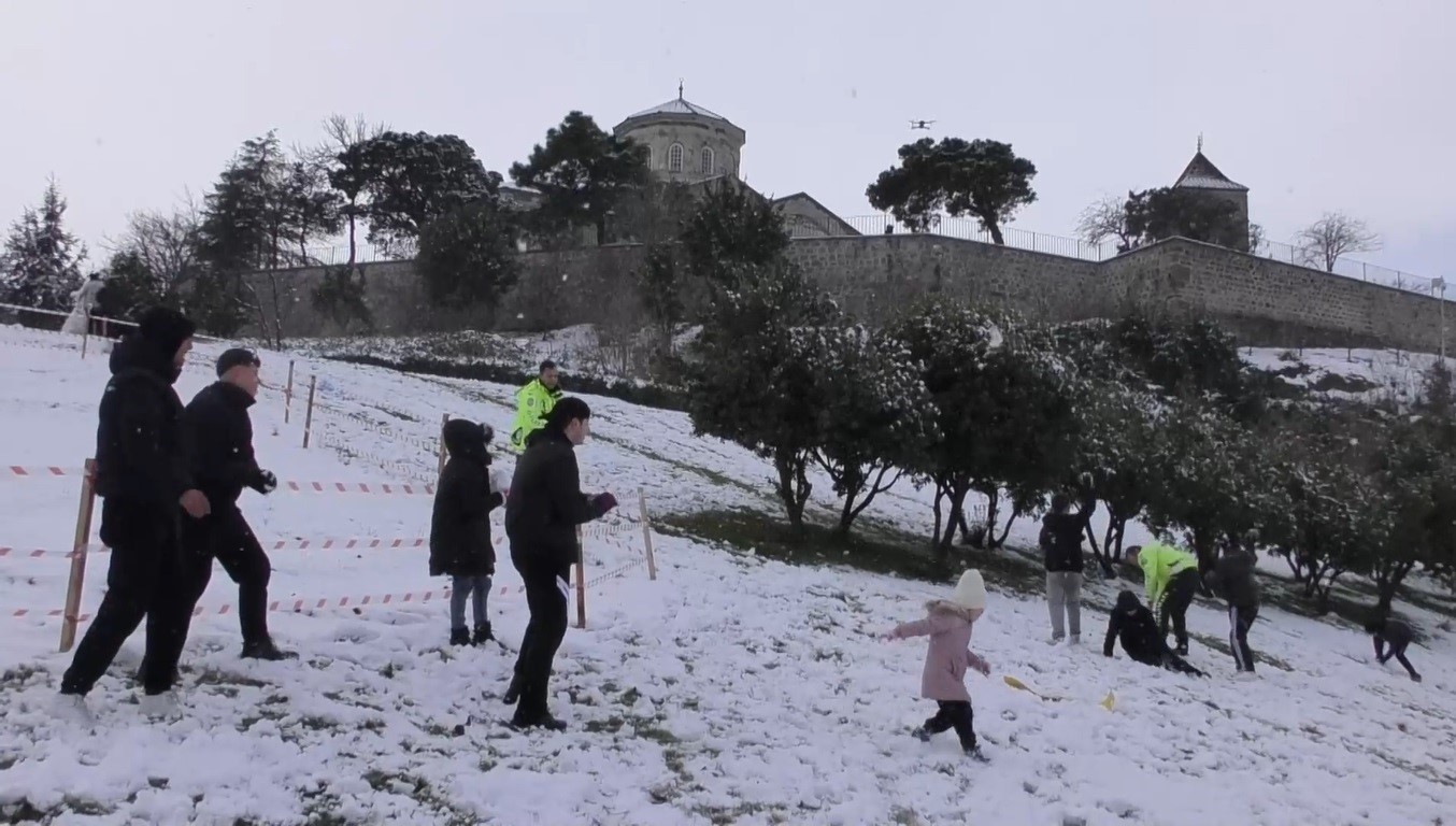 Polis Ekiplerinin Çocuklarla Kar Eğlencesi1