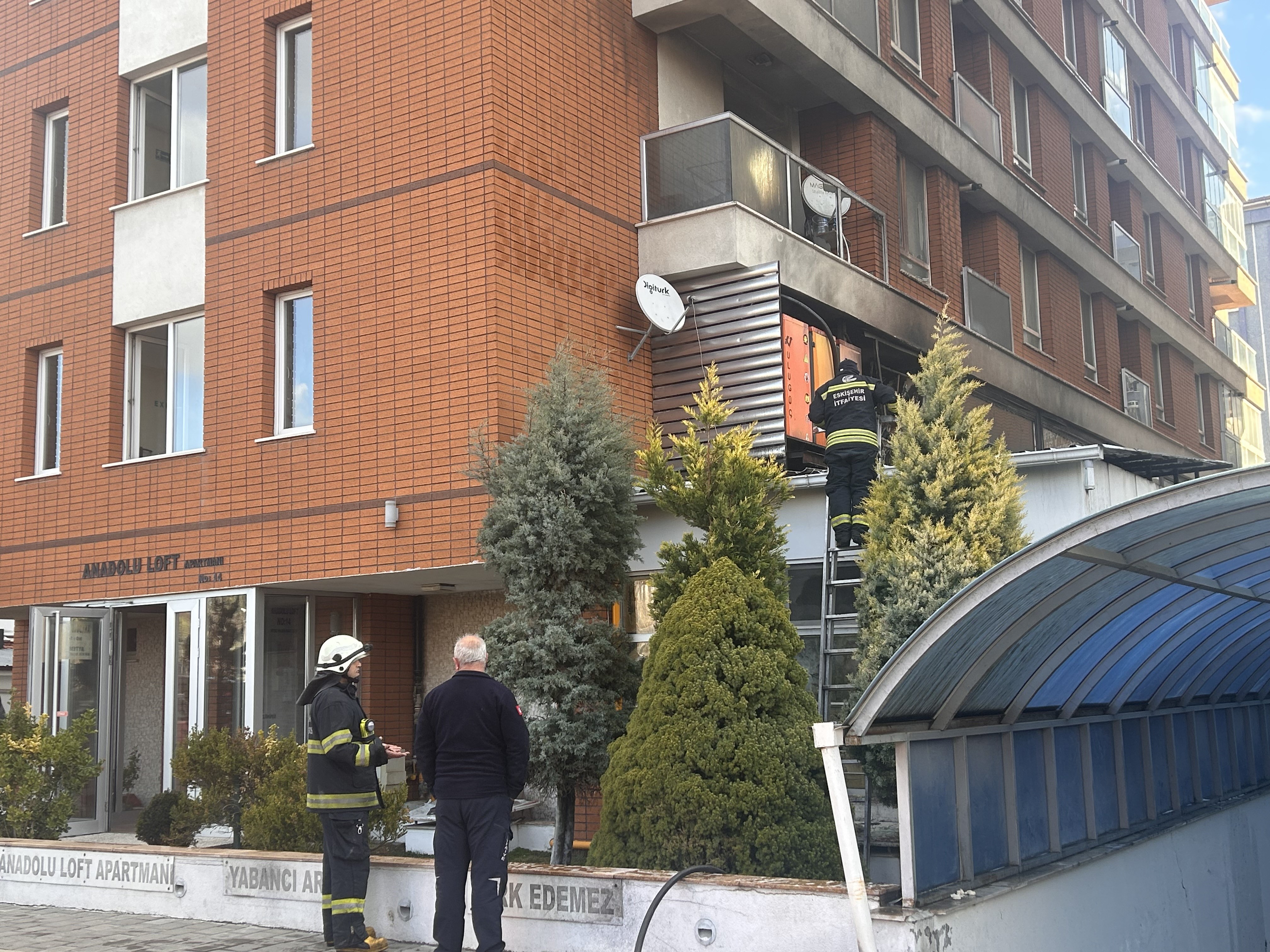 Eskişehir'de Görenleri Korkutan Yangın (2)