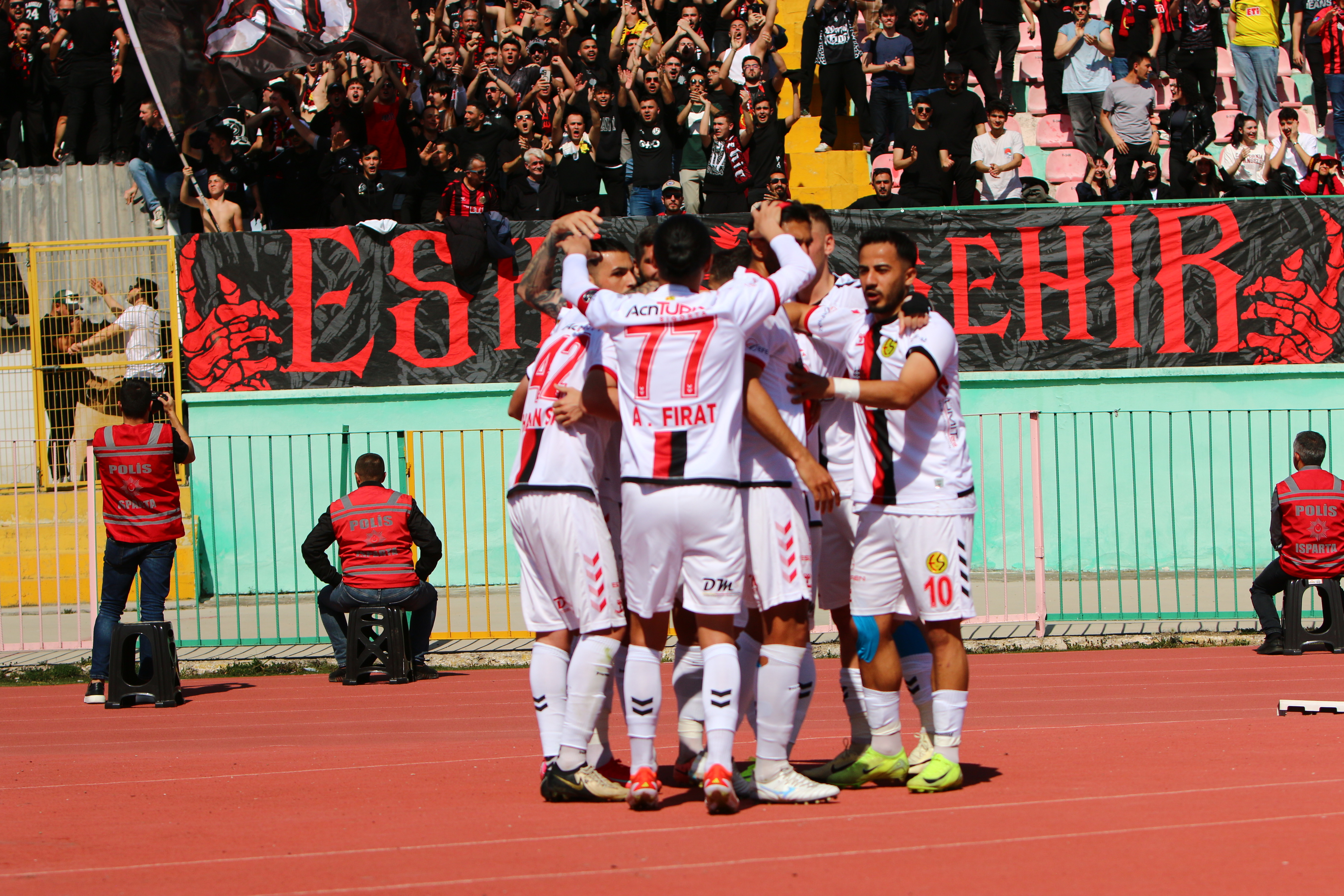 Eskişehirspor 2 Golle 3 Puanı Kaptıı