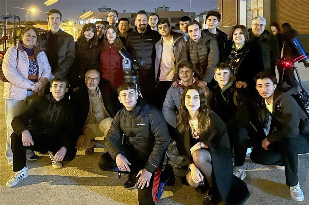 Estü'den Haberler Öğrenciler Kış Gökyüzü Altında Buluştu (1)