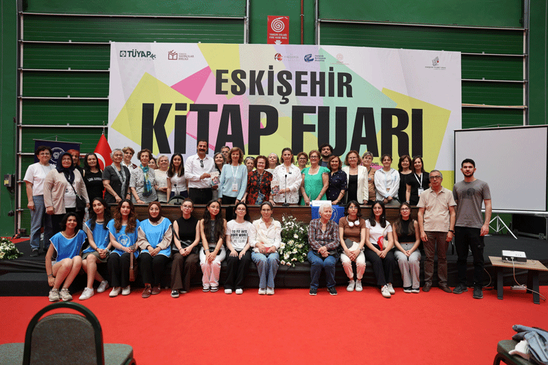 Başkan Ünlüce'den kitap fuarına ziyaret