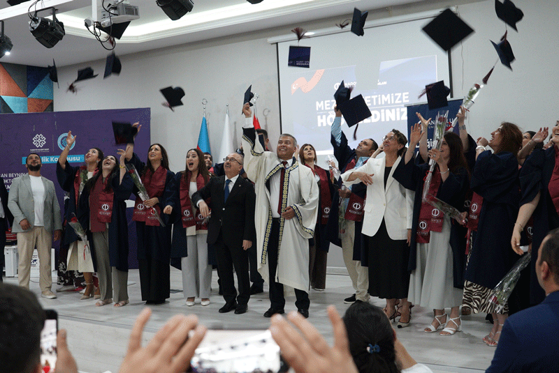 Anadolu Üniversitesi Bakü’de mezuniyet töreni düzenledi