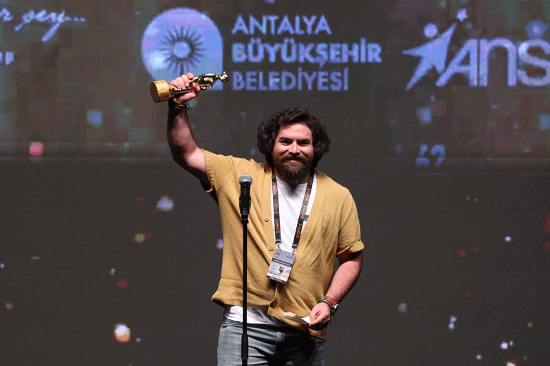 Altın Portakal Film Festivali’nin galibi;   “Tavşan İmparatorluğu”