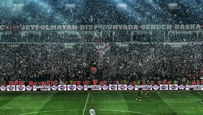 Eskisehirspor Taraftari Takimina Sahip Cikiyor Eskisehiekpres 270325