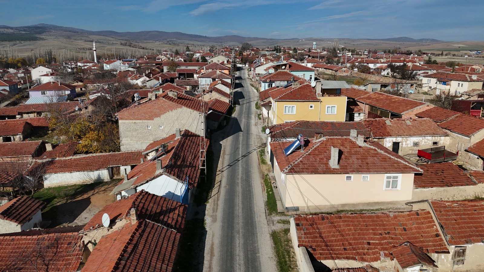 Ayvali Arslanbeyli̇ Arasi Yol Yeni̇leme Çalişmalari Tamamlandi (4)