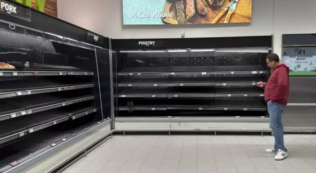 ABD'de marketler boşaldı, uçuşlar iptal