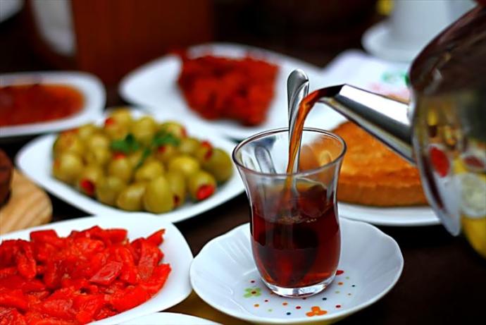 Kahvaltıda Çay