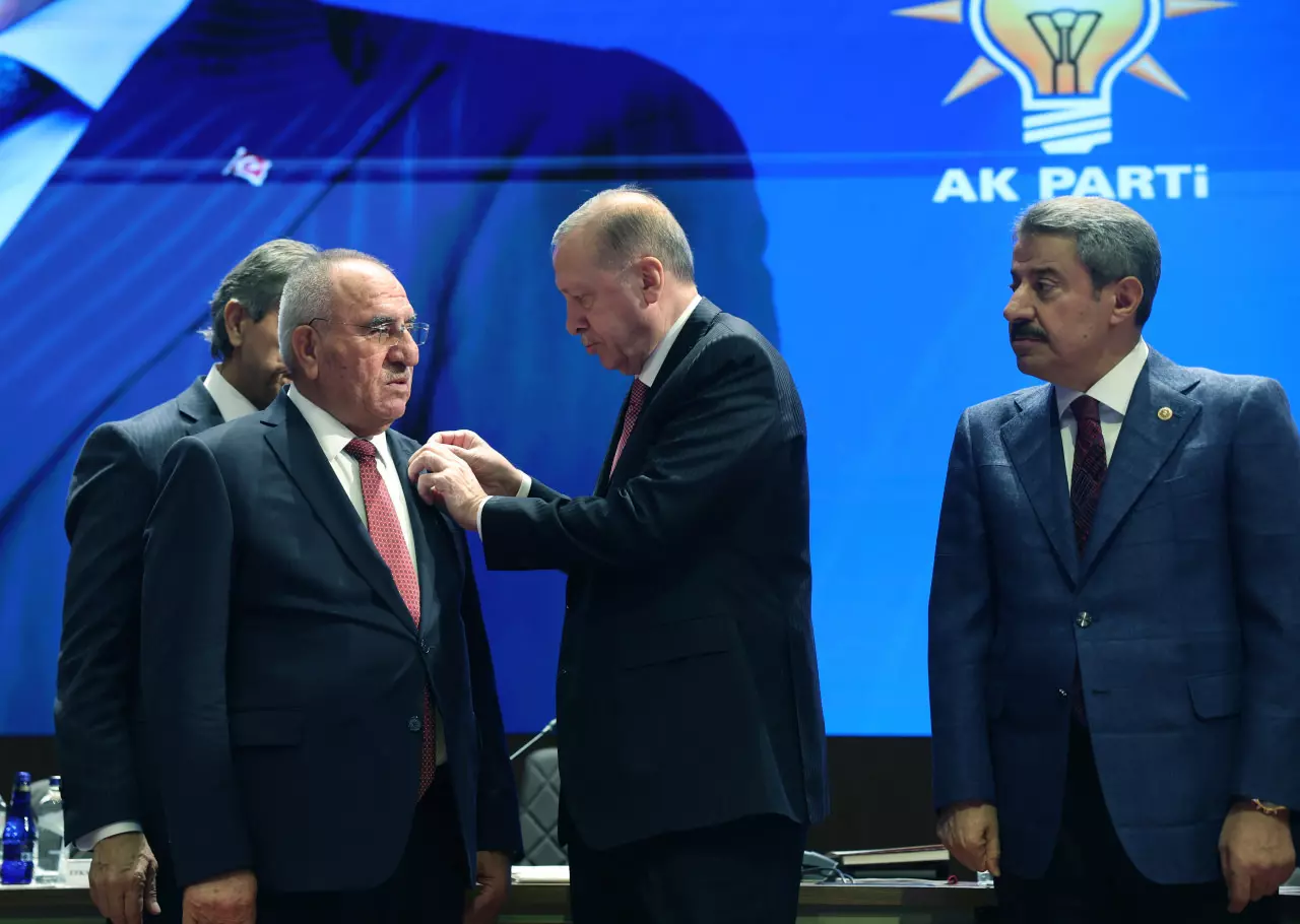 Belediye Başkanlarından AK Parti'ye Toplu Geçiş! Erdoğan Rozetlerini Bizzat Taktı!