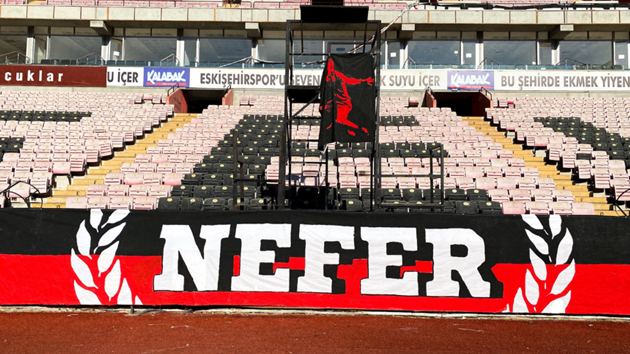 Nefer Tribünü