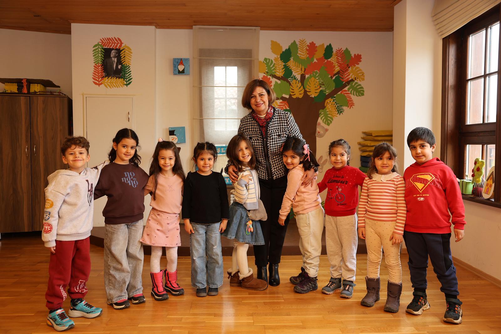 Sanat sokağı çocuk neşesi