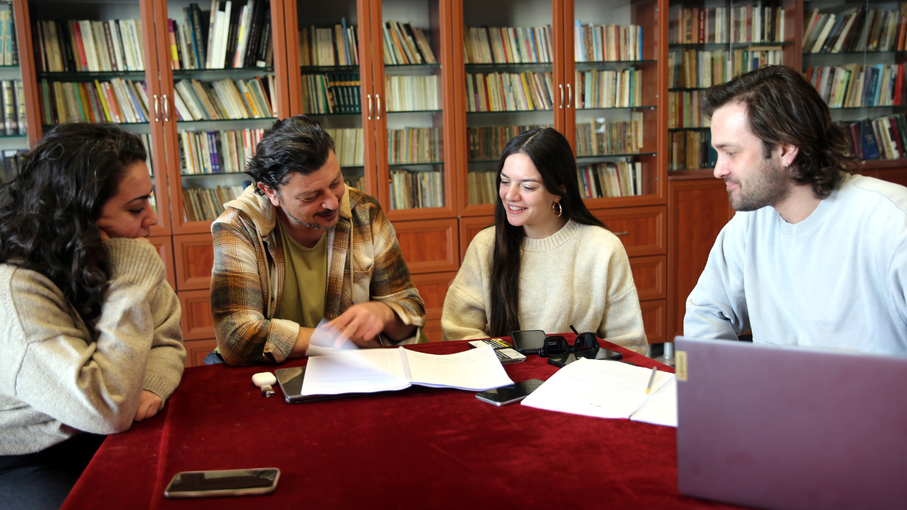 Sanatçi Ali̇ Doğu’dan Medya 26 Grup’a Zi̇yaret-4