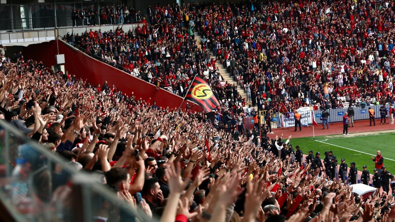 Taraftar Yine Zirvede 2-1