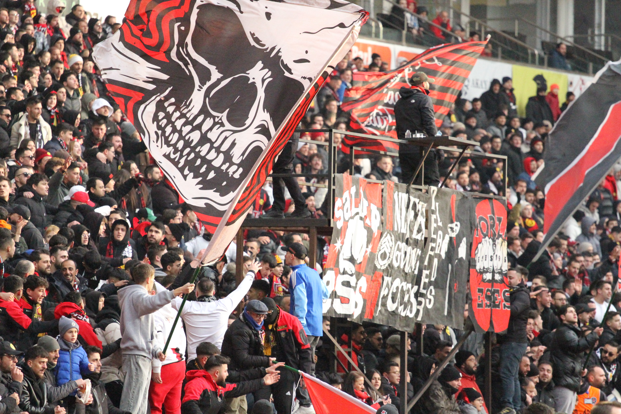 Taraftarı Yine Görev Başında2