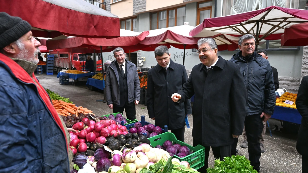 Vali Yılmaz Pazarda