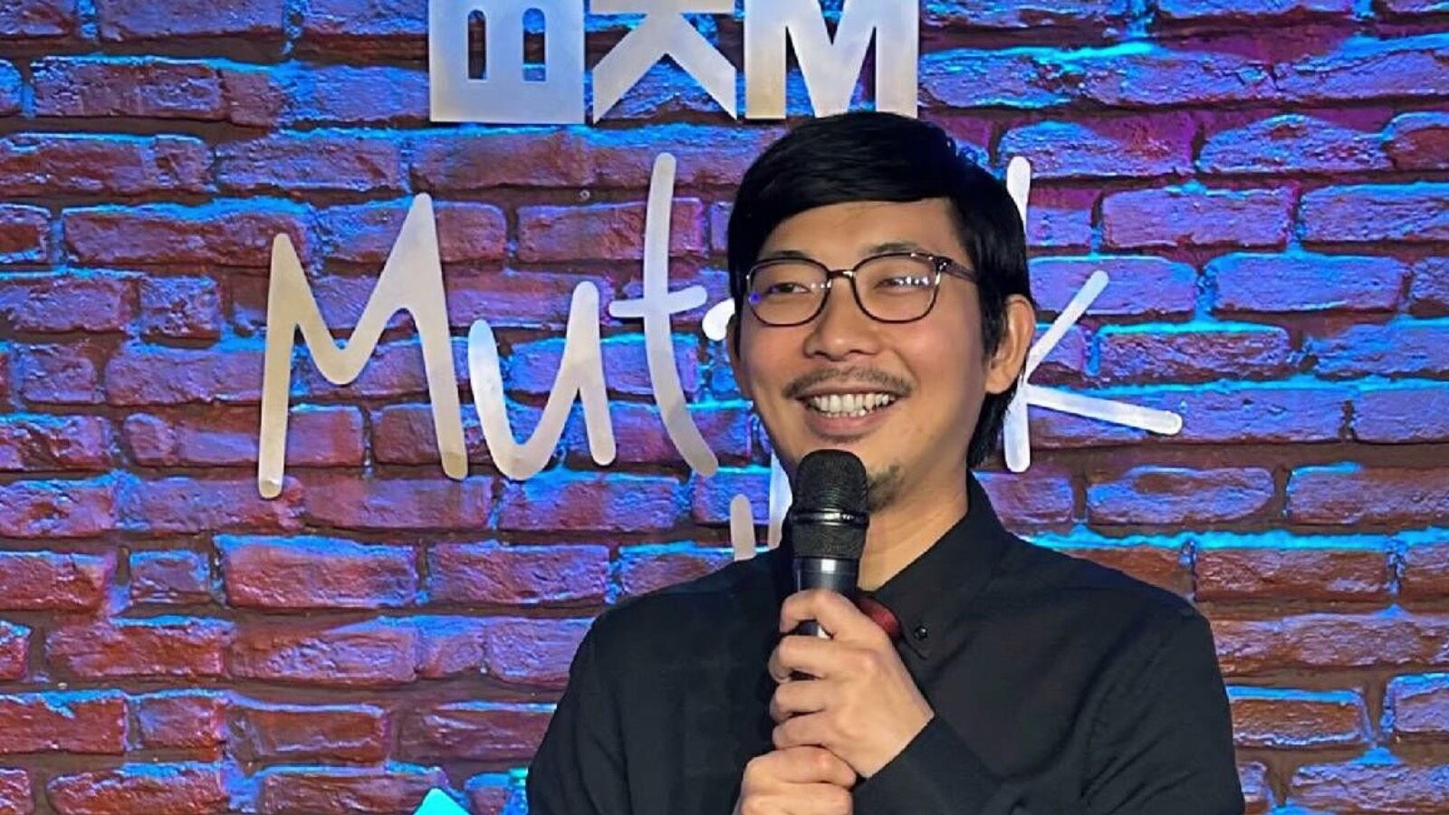 Japon komedyen Yoshi Enomoto