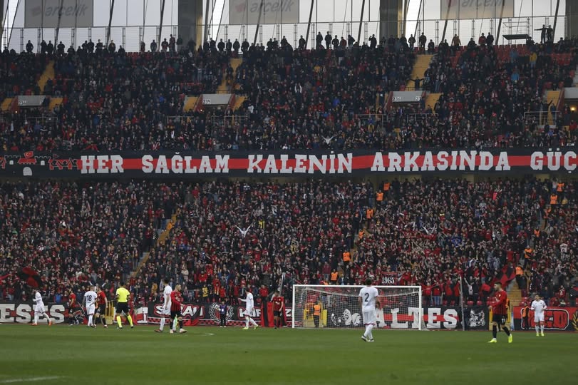 Altes Tribünü 26 yaşında