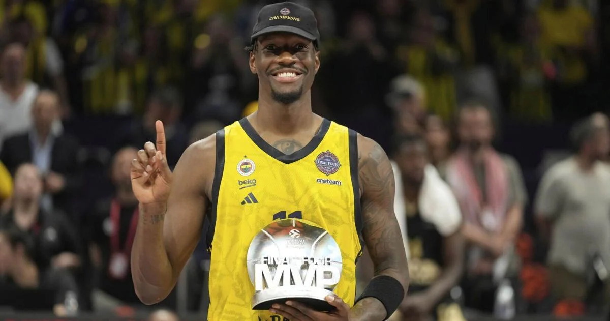 Nigel Hayes-Davis: İki Takım Arasında Hangisini Seçecek?