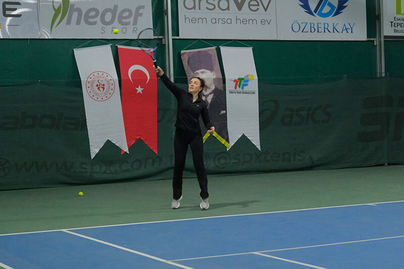 8 Mart’a Özel Teni̇s Turnuvasi Büyük Bi̇r Heyecanla Başladi (6)