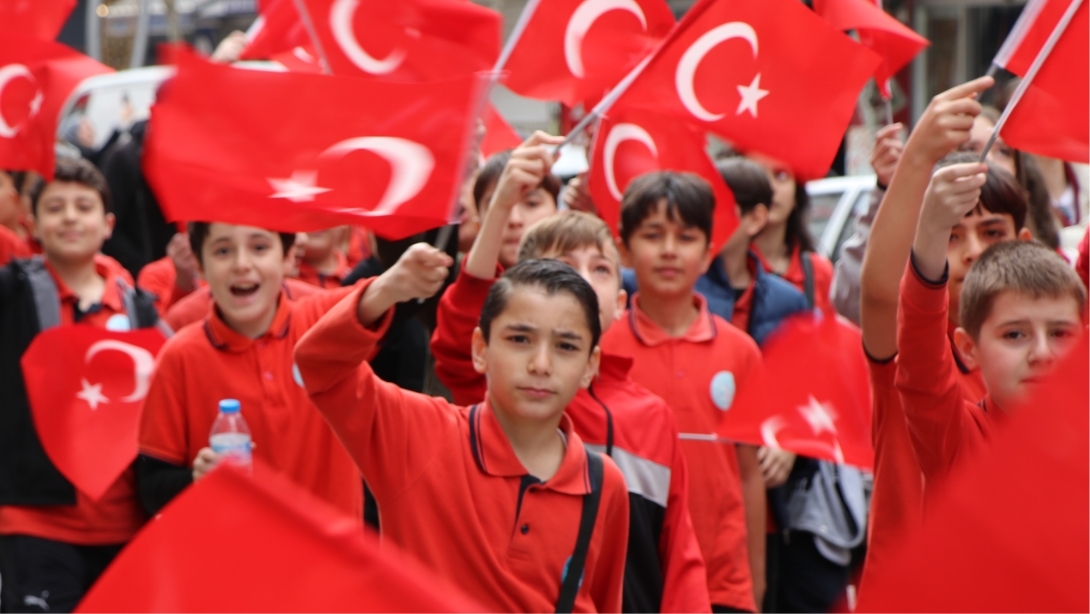 Okullarda bayrak sevgisi