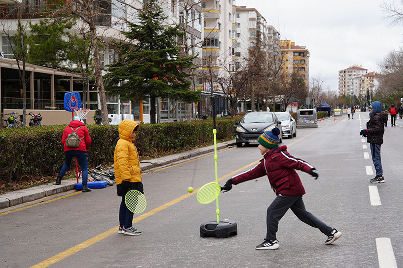 Arabasiz Pazar’da Eski̇şehi̇r Sokaklari Yeni̇den Nefes Aldi (17)