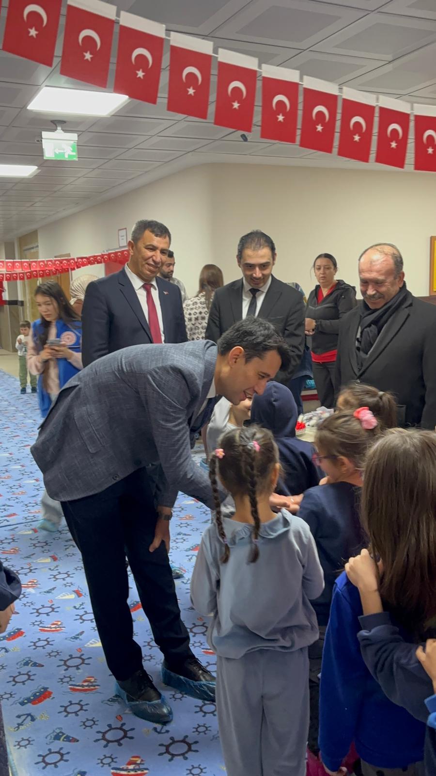 Beylikovada anaokulu öğrencilerinin hayallerindeki atkılar gerçeğe dönüştürüldü