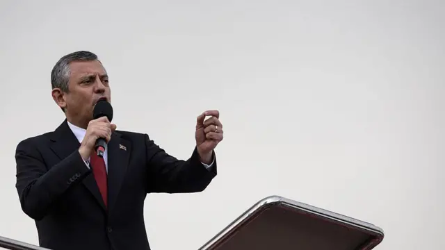 Özgür Özel'e Hatay'da protesto