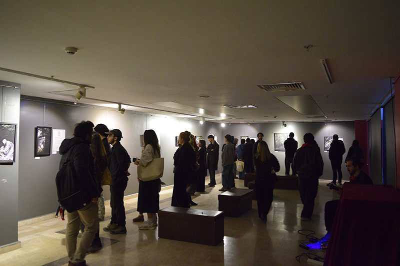 “Bi̇r Gün Daha” Sergi̇si̇ Açildi (2)