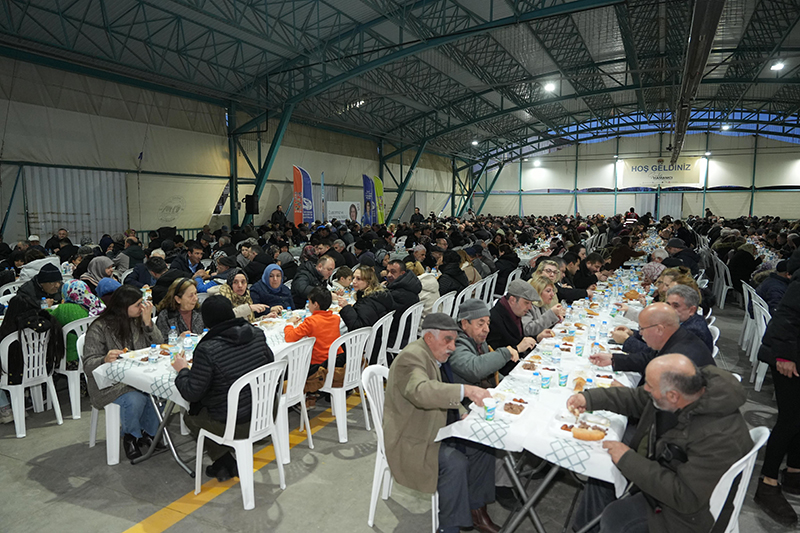 Büyükşehi̇r Ramazan Bereketi̇ni̇ Paylaşmaya Devam Edi̇yor (8)