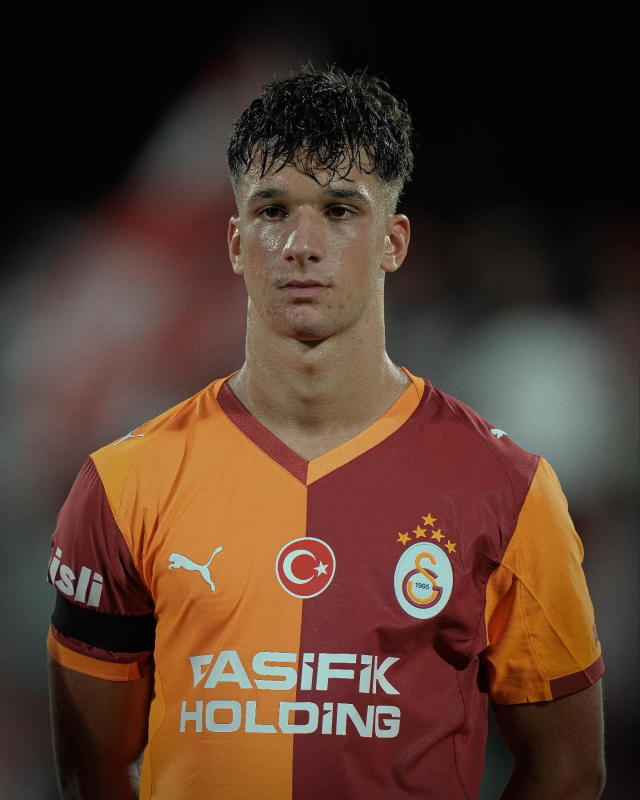 Galatasaray'ın efsanesinin oğlu Fenerbahçe'ye transfer oldu: Florya karıştı