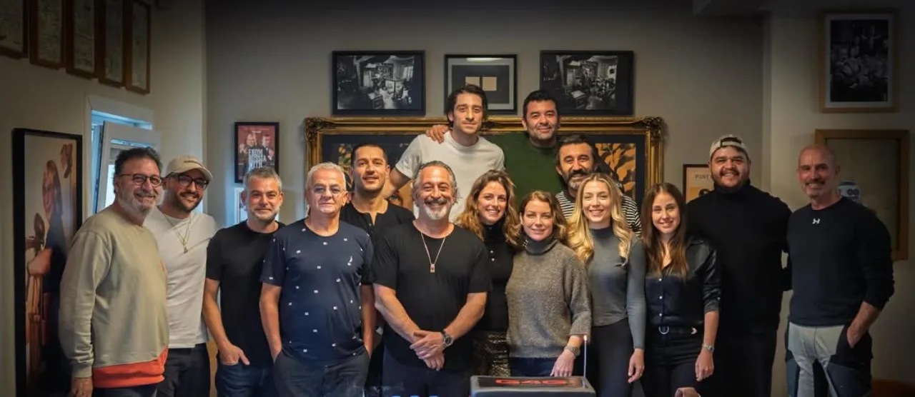 Gora 4 Gora Oyunculari Kim Ne Zaman Cikacak Cem Yilmaz Film Ekibiyle Bir Fotograf Pay 1762405 20260110185319 20260110185319