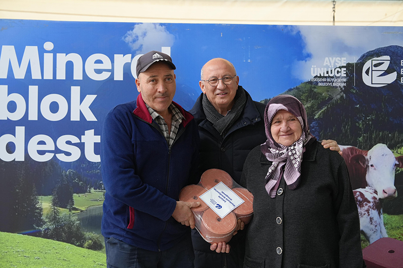 İnönü’de Üreti̇ci̇ye Mi̇neral Blok Desteği̇ (10)