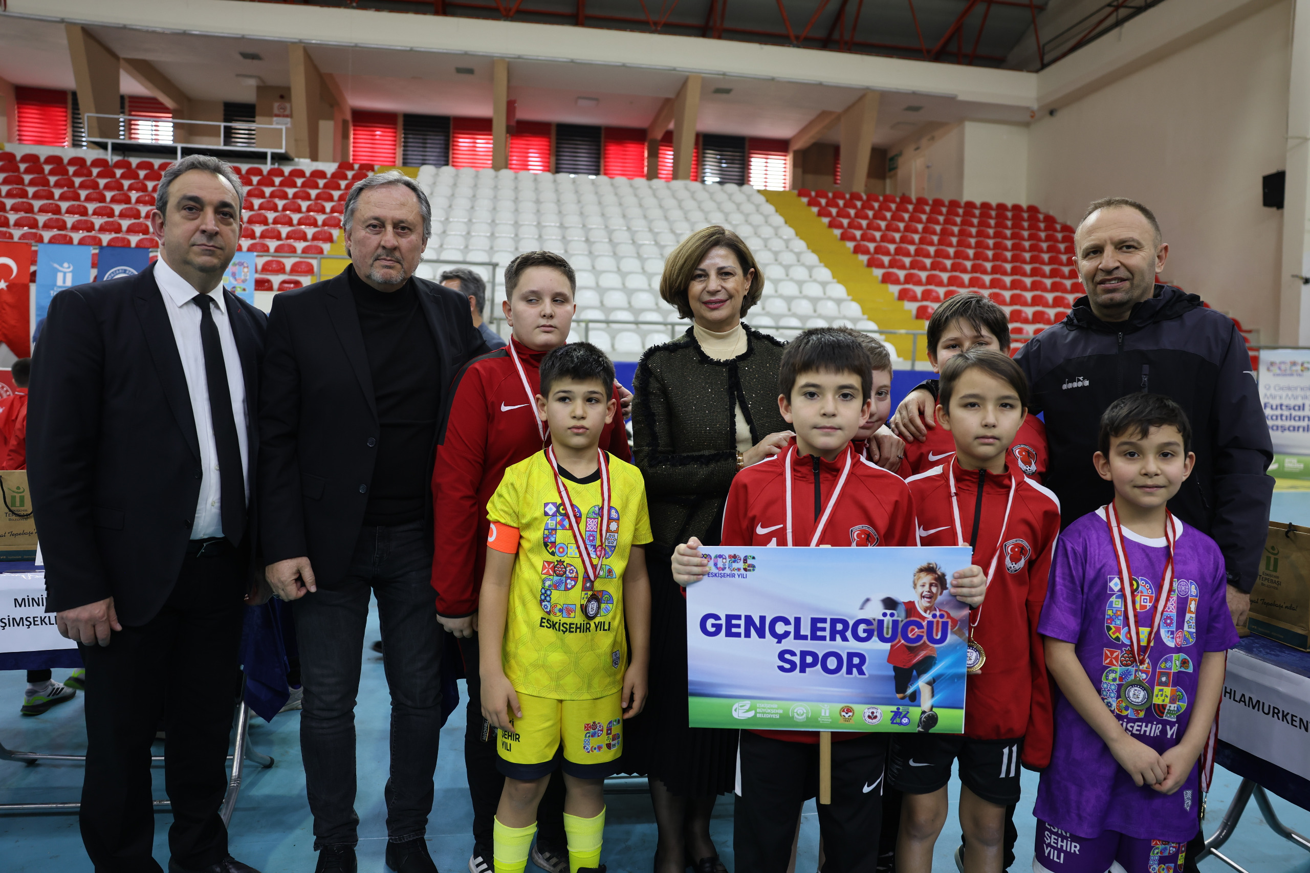 Mi̇ni̇k Yürekler Sahaya İndi̇