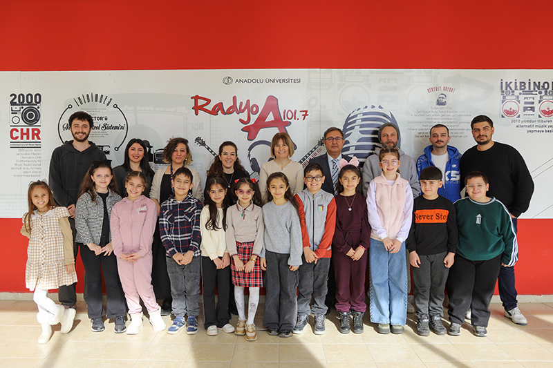 Mi̇ni̇klerden Üni̇versi̇te Radyosuna Anlamli Zi̇yaret (1) (1)