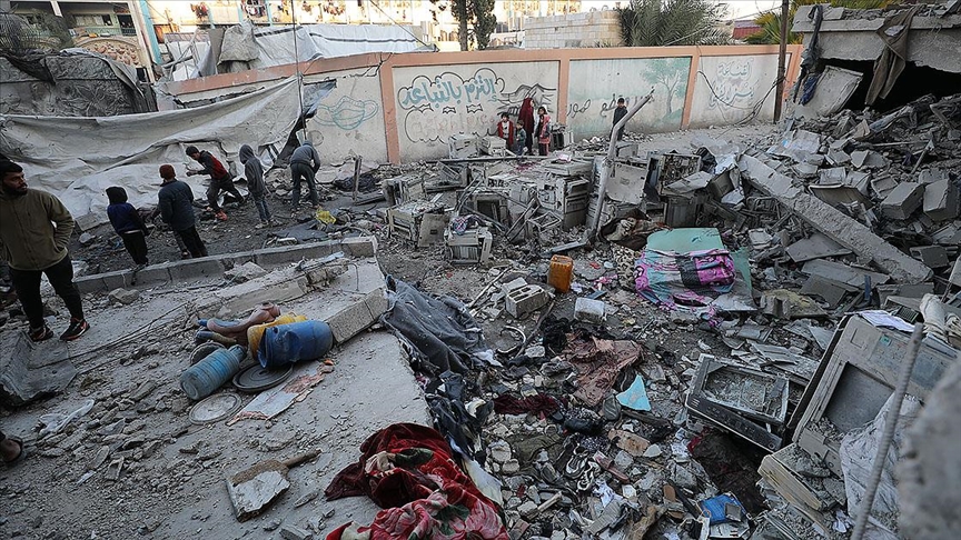 Gazze'de okul ve çadırlara saldırı!