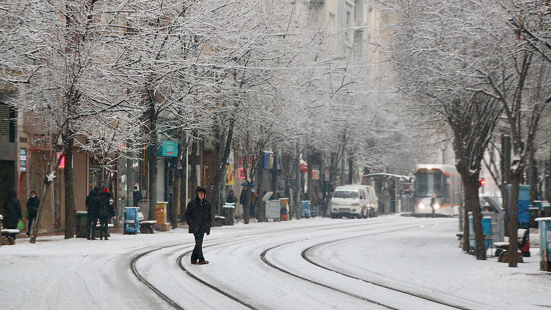 Meteoroloji gün gün açıkladı: Eskişehir'de gitti denen kar geri dönüyor