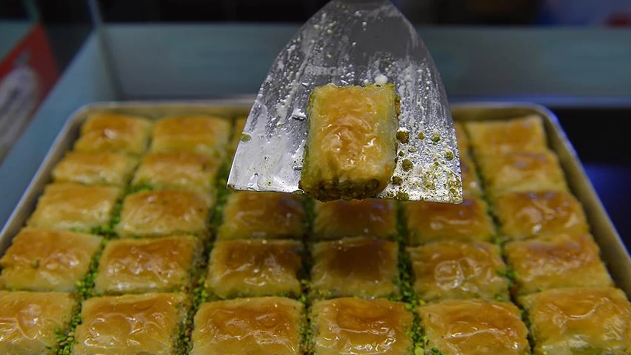 Ramazan’ın Vazgeçilmez Lezzetleri: Sofraların Yıldızı En Sevilen Tatlı ve İçecekler